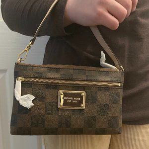 **NEW** Michael Kors classic pattern wristlet